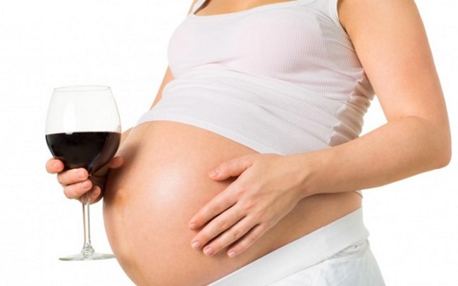 Tỷ lệ thai nhi dị bị tật tăng lên khi mẹ uống bia rượu trước và trong khi mang thai 